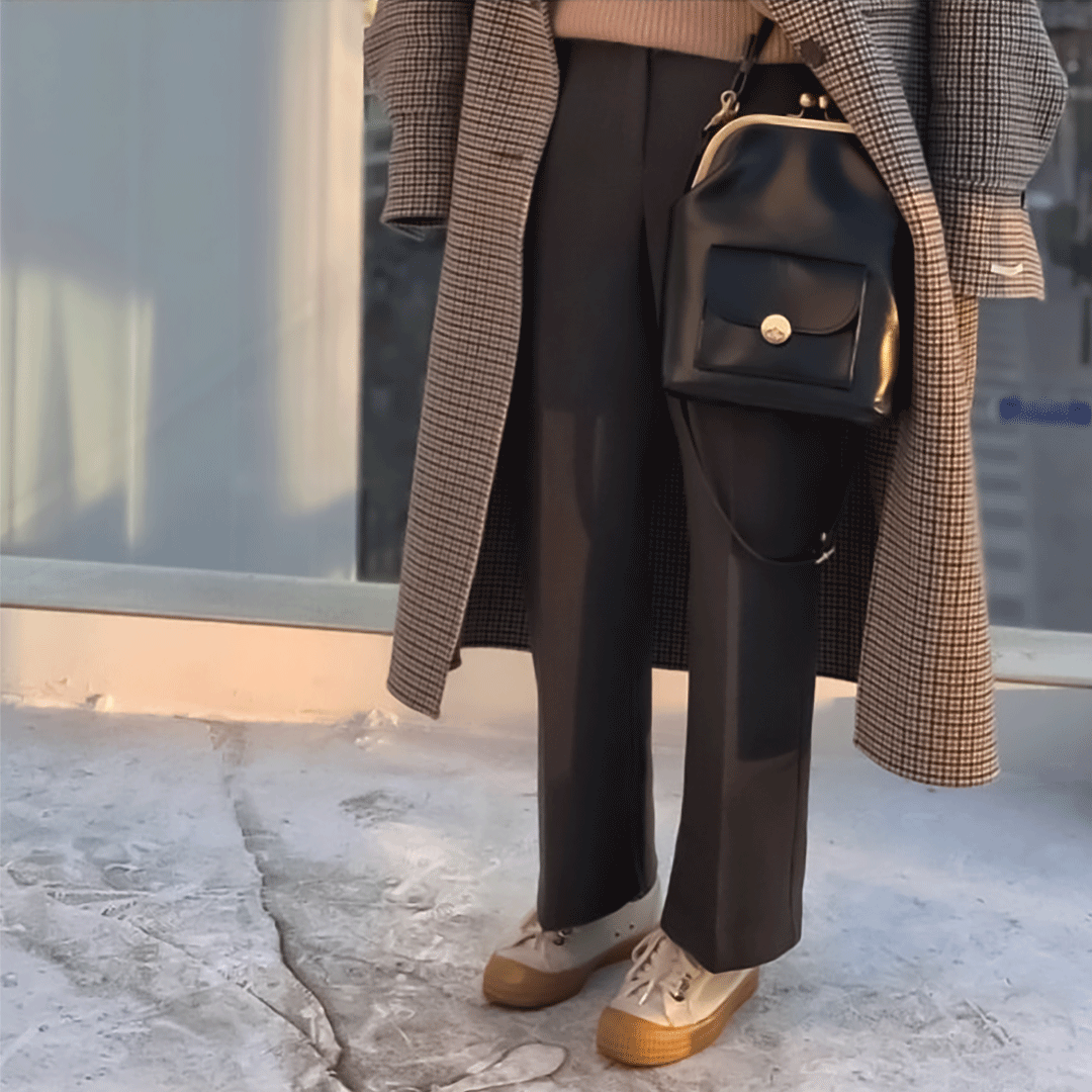 Vintage Kiss-Lock Bag -  Clara's Retro Chic Essential